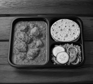 Chicken curry with tawa roti [2 pieces]