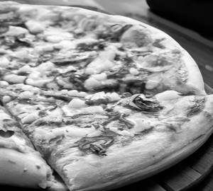 Chicken corn pizza