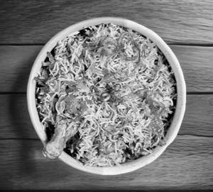 Hyderabad chicken biryani (1kg) 8pes with saled red& green chutney