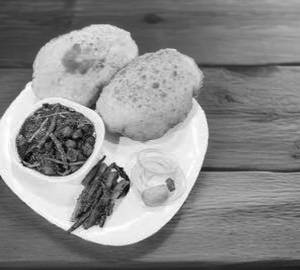 Paneer Stuffed Chole Bhature