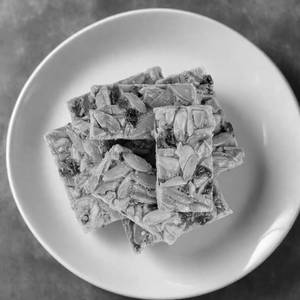Almond Cranberry Chew (150g)