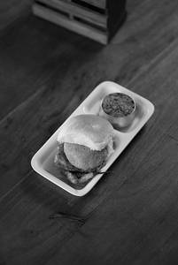 Lasooni Vada Pav
