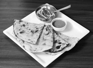 Cheese Naan with Gravy [2 Pieces]
