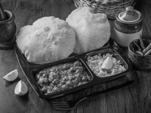 Chole Bhature (2 Pcs)