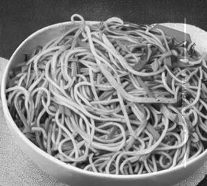 Egg sehezwan noodles