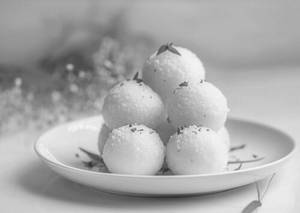 Nariyal Laddu