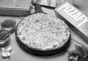 Herbed Margherita Pizza