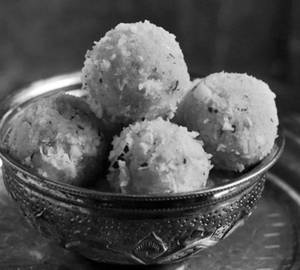 Coconut Laddoo (4 Pcs )