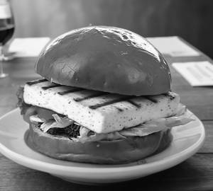 Grilled Paneer Burger ( Jain )