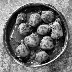 Dum Aloo Bharwan