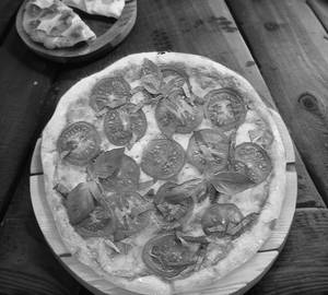 Tomato pizza
