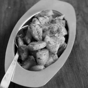 Nav. Special Tawa Aloo Chaat
