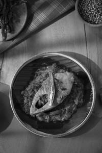 Faridpurer Hathe Makha Ilish (1)