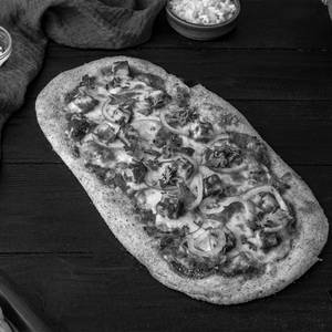 Paneer Makhani, Onion and Coriander Thin Crust Pizza