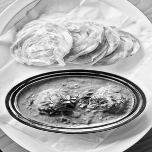 Egg Curry + 3 Porotta
