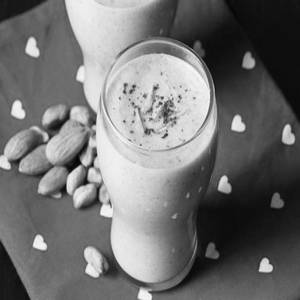 Peanut Butter With Dryfruit Milkshake