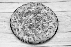 Cheese onion pizza