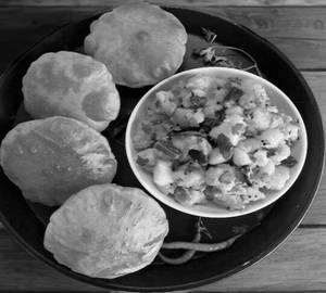 Poori  aalu (4 pc)