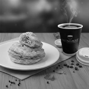 Spicy Chicken Puff And Classic Black Coffee