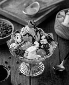 Gadbad Sundae