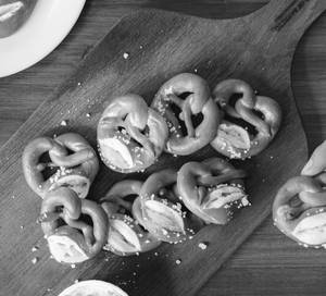 Mini Salted Pretzel - Party Pack (10pcs)