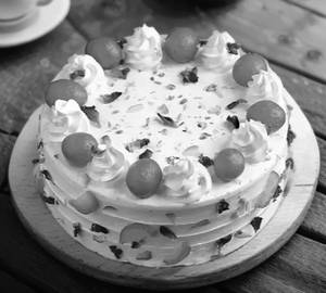 Gulab Jamun Vanilla Eggless Cake[500Gms]