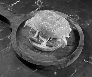 Crispy paneer burger