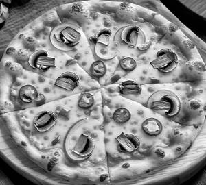 Spicy mushroom pizza