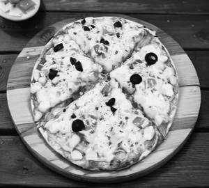 Golden corn pizza