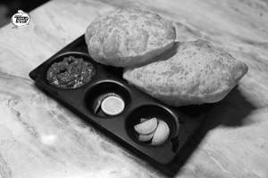 Paneer Chole Bhature [2 Bhature]