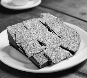 Thin Til Chikki (500 Gms)