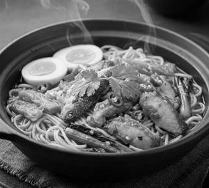 Egg Hakka Noodles + Green Chilli Fish(4ps.)