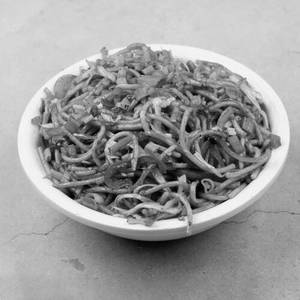 Veg Schezwan Noodles (750ml Silv. Cont.)