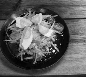Som tum thai khai khem