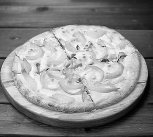 Onion pizza