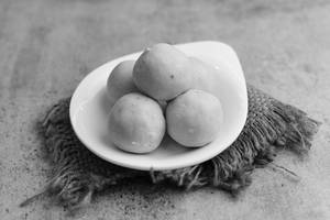 Besan Laddu [5 Pieces]