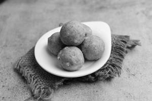 Gond Laddu [5 Pieces]