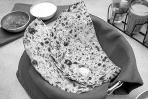 Paneer Paratha With Curd N Pickle