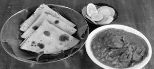 Chapati With Chicken Curry  And Salad Combo