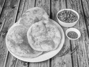 Chole and 3 Puri