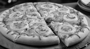 Medium Cheese Corn Onion Pizza (Serves 2)