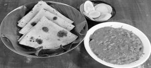 Chapati With Green Piece Curry And Salad Combo
