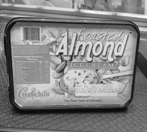 Roasted Almond 700 Ml Tub