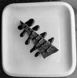 Eggless Brownie With Chocolate Sauce