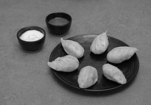Veg steamed momos [10 pieces]