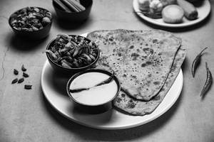 Aloo Bhujia (seasonal) + Yellow Dal (200ml) + Parath (2pcs)