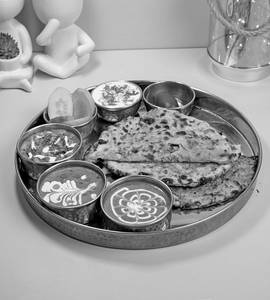 Stuffed Kulcha Thali