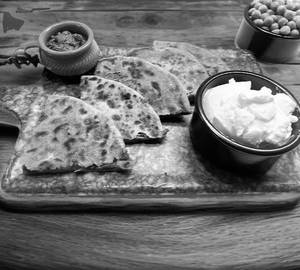 Matar Paratha +Curd