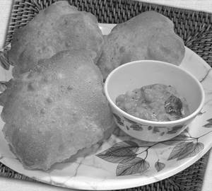 Poori(4 pcs) with aloo curry.