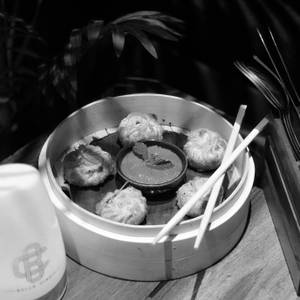Vegetarian Momos          8 Pcs